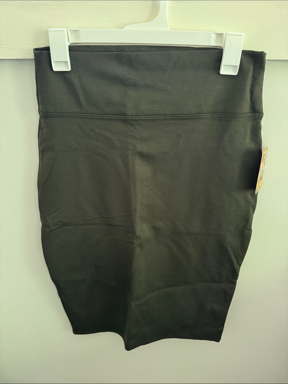Hybrid & Company Olive Green Ponte Pencil Skirt Pull-On Stretch Women’s L NWT